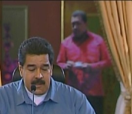 El “Chávez de cartón”, otra vez, testigo silente de cómo Nicolás sigue tirando flechas y volviendo leña a Venezuela