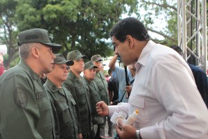 Maduro designa a militares como nuevas autoridades únicas de puertos