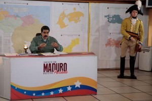 El país se hunde y Maduro intenta salir a flote dando más poder a militares