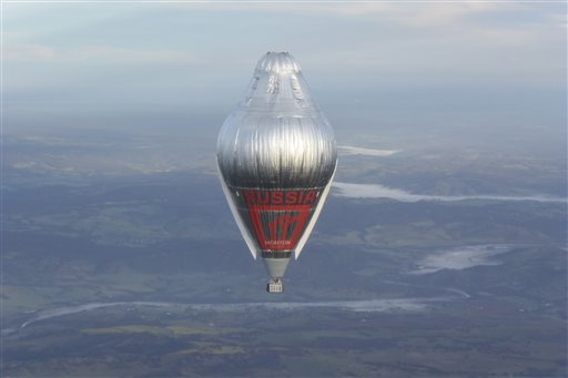 Aeronauta ruso aterriza a salvo en Australia tras 11 días volando sin paradas