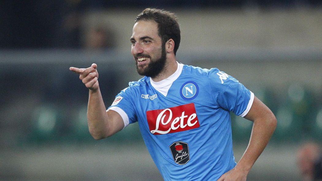 El argentino Gonzalo Higuaín ficha con la Juventus por cinco años