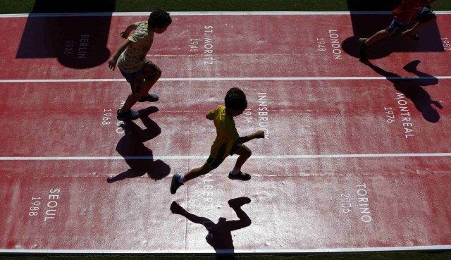 Rio Olympics - Lagoa - Rio de Janeiro, Brazil - 01/08/2016. Children run ona track at the Switzerland house. REUTERS/Ivan Alvarado FOR EDITORIAL USE ONLY. NOT FOR SALE FOR MARKETING OR ADVERTISING CAMPAIGNS.