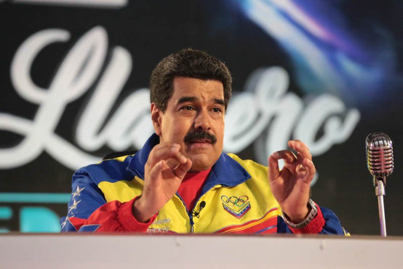 Maduro amenaza con quitarle los recursos a diputados opositores