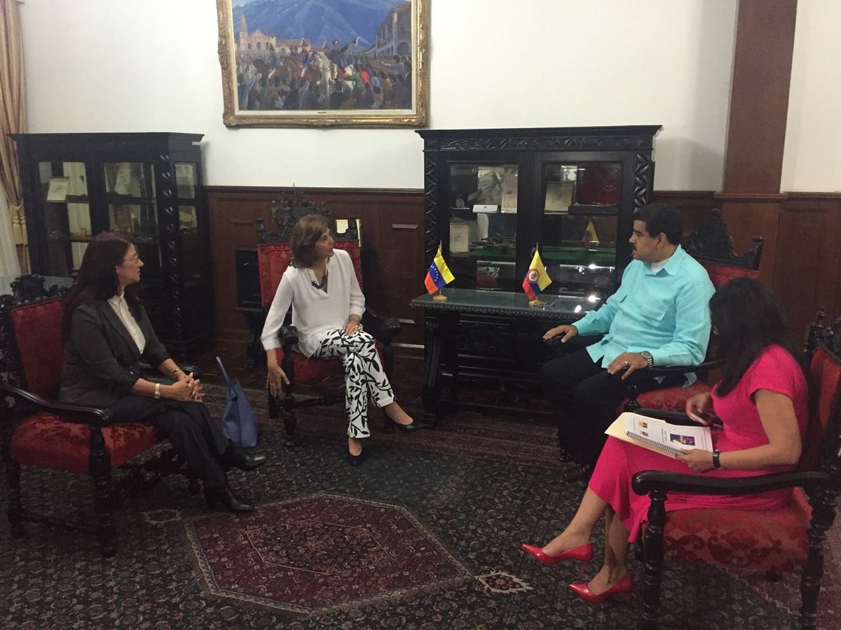 Así fue la reunión de Maduro con la canciller colombiana (Fotos)