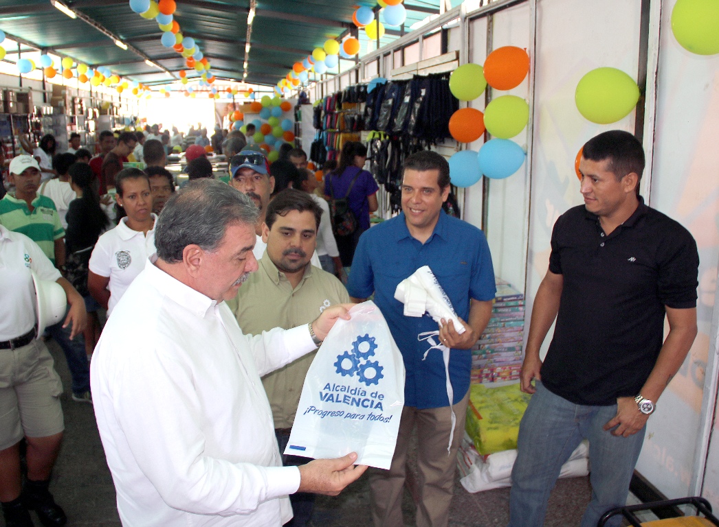 Alcalde Cocchiola: “Inauguramos la Feria Escolar, una alternativa solidaria ante la crisis”