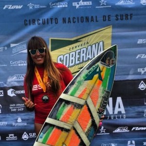 Adriana Cano cumplió con dos heats en el Campeonato Mundial de Surfing