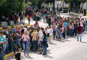 Casi 30 mil personas cruzaron frontera colombo-venezolana el día de su apertura