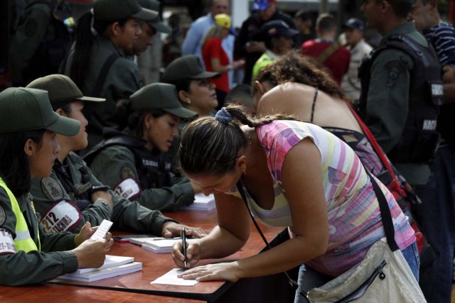 2016-08-13T180823Z_986054314_S1AETVGATJAA_RTRMADP_3_VENEZUELA-COLOMBIA-BORDER