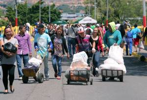 Autorizan paso temporal de mercancías por puente fronterizo Simón Bolívar