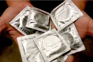 Francia también brindará preservativos gratuitos para los menores de edad