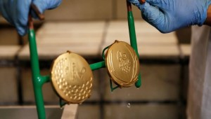 Japón quiere reciclar teléfonos viejos para fabricar las medallas Olímpicas de 2020