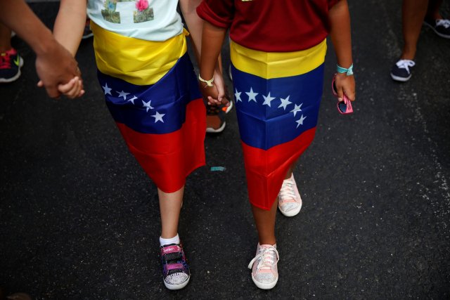 Girls wear Venezuelan flags around their waists during a demonstration to demand a referendum to remove Venezuela's President Nicolas Maduro, in Madrid, Spain, September 4, 2016. REUTERS/Susana Vera