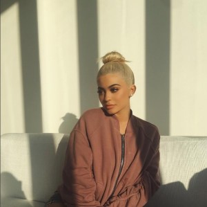 La menor de las Kardashian colapsa las redes sociales ¡gracias a su transparente ropa íntima! (Fotos)