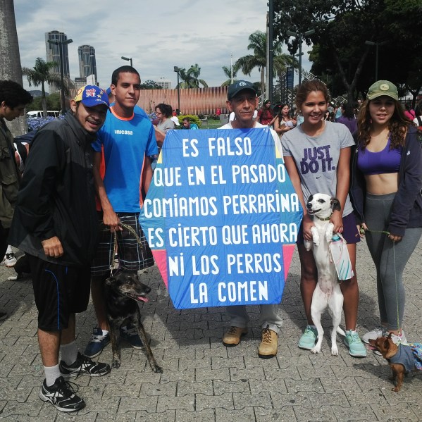 Caraqueños mascotas escasez protesta2