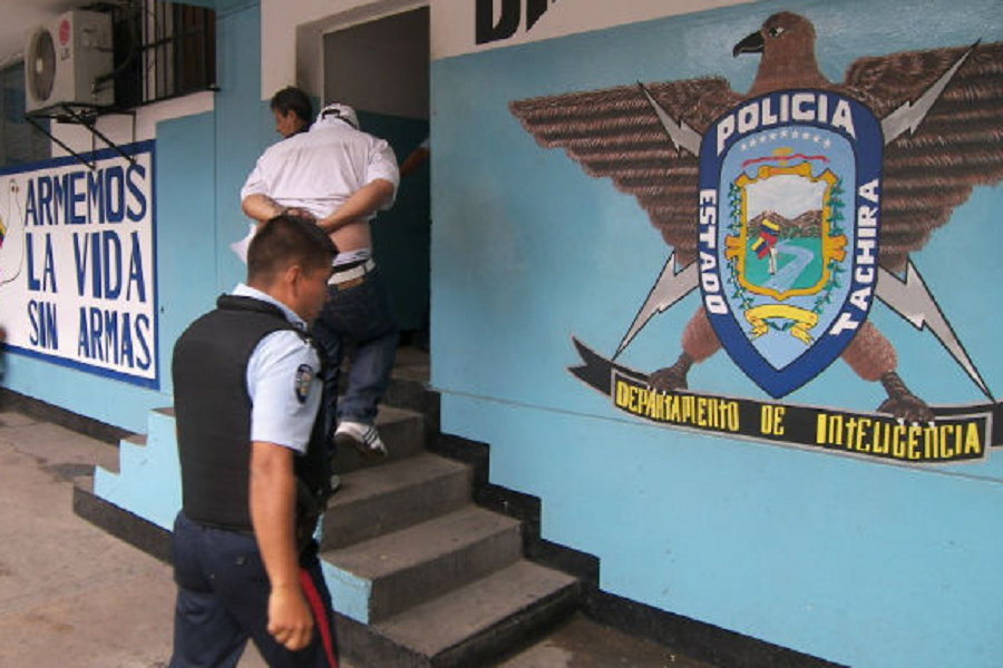 Detenido adolescente cubano tras asaltar a una mujer en Táchira