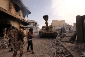 Al menos 141 muertos tras el ataque contra una base militar en el sur de Libia