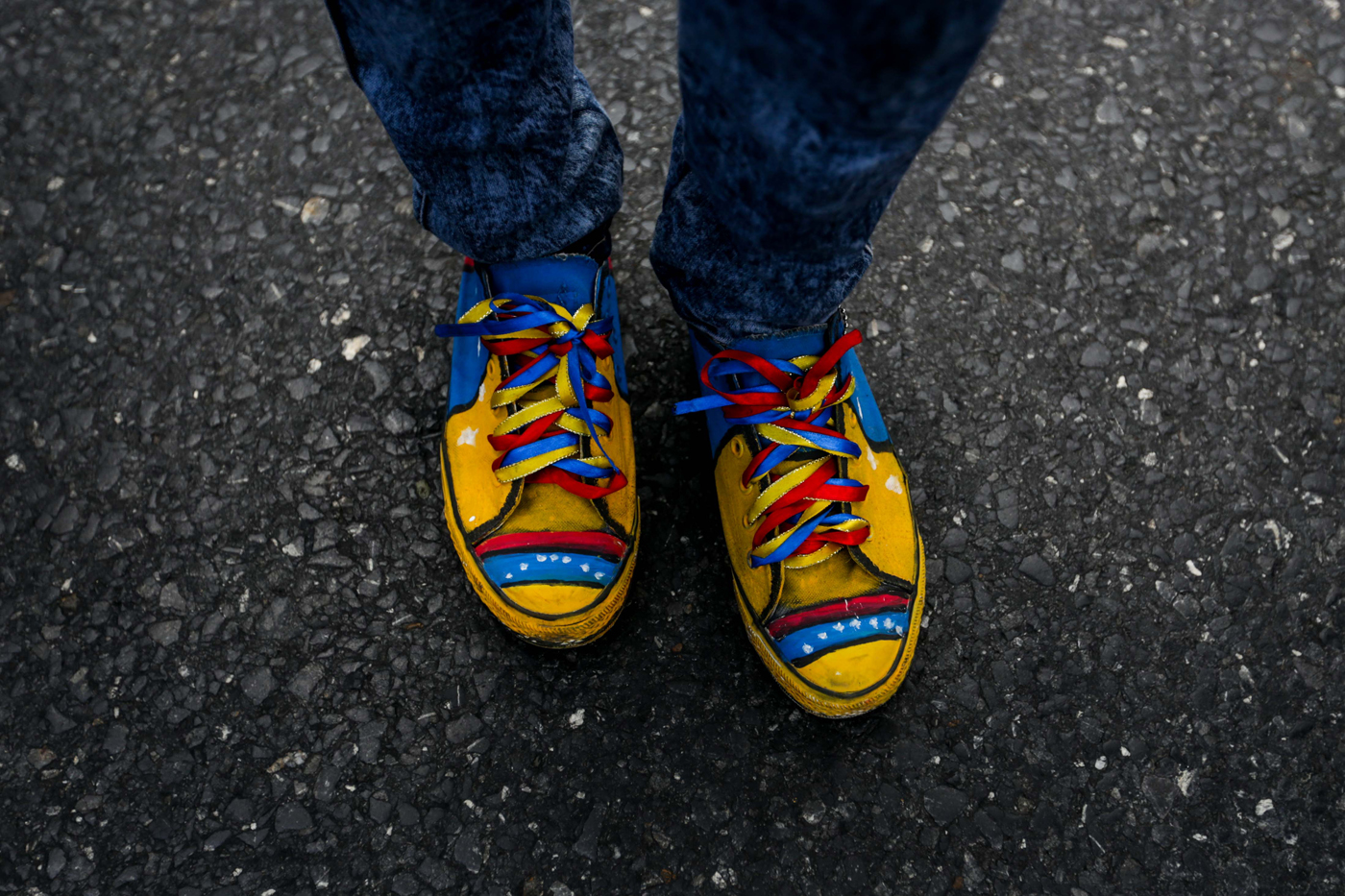 Foto: Estos fueron los zapatos “venezolanos” que lució una de las #Resteadas2016 en la marcha