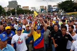 Capriles a Maduro: Retome el orden constitucional o nosotros iremos a Miraflores el próximo 3 de noviembre