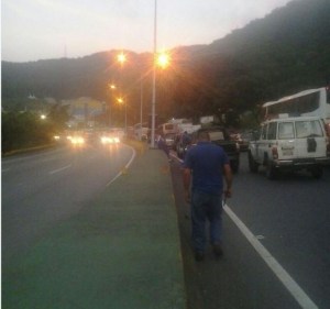 Puntos de control de la GNB bloquean accesos a Caracas #26Oct