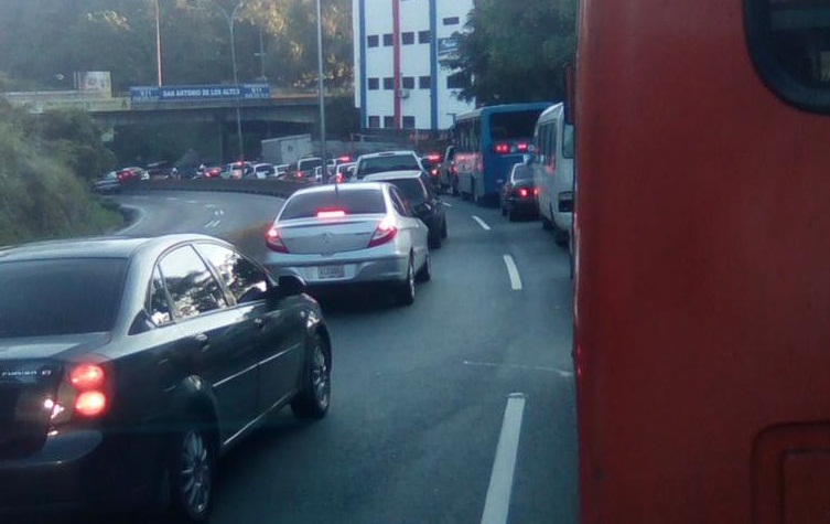 Reportan tranca en ambos sentidos de la Panamericana #26Oct