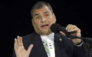 ¡OMG! … Rafael Correa le pidió la renuncia a todos sus ministros