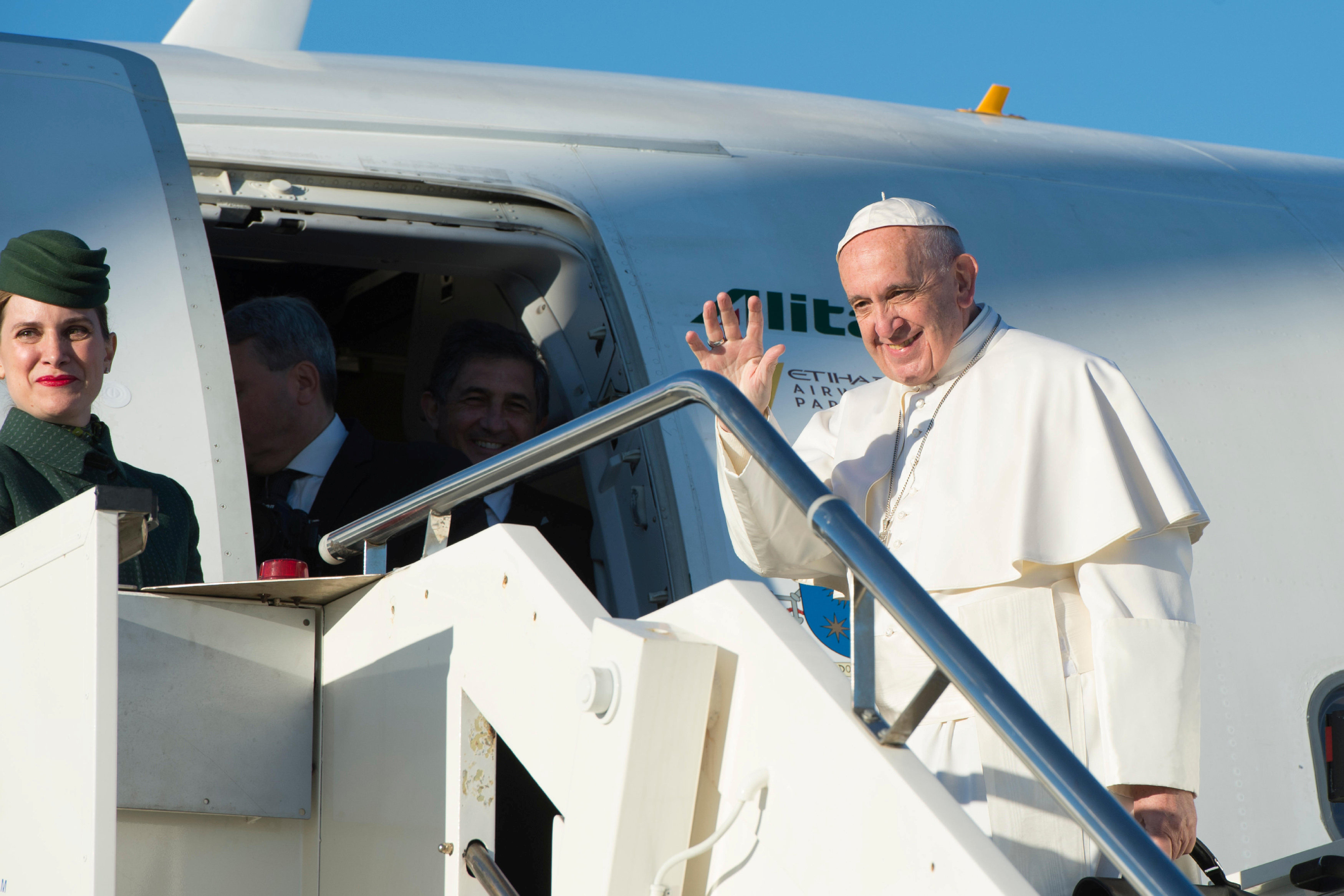 El Papa aterriza en Roma tras su viaje a Suecia