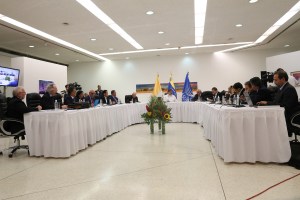 Análisis: Diálogo en Venezuela encara largo camino de escollos