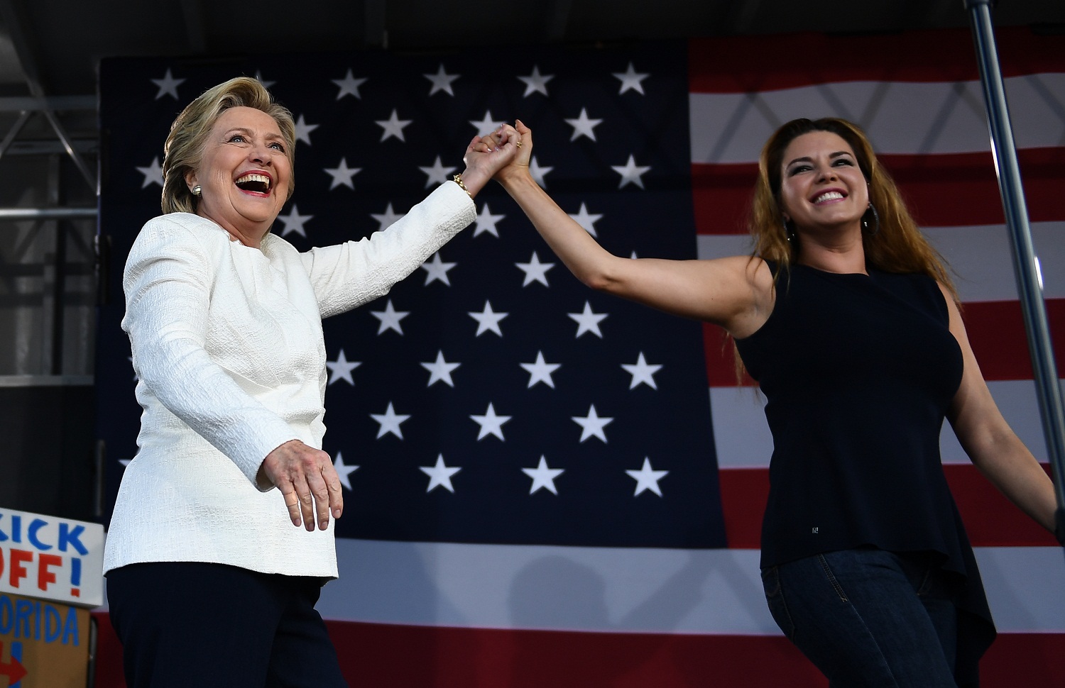 Clinton vuelve a apoyarse en Alicia Machado para repudiar insultos de Trump (Fotos)