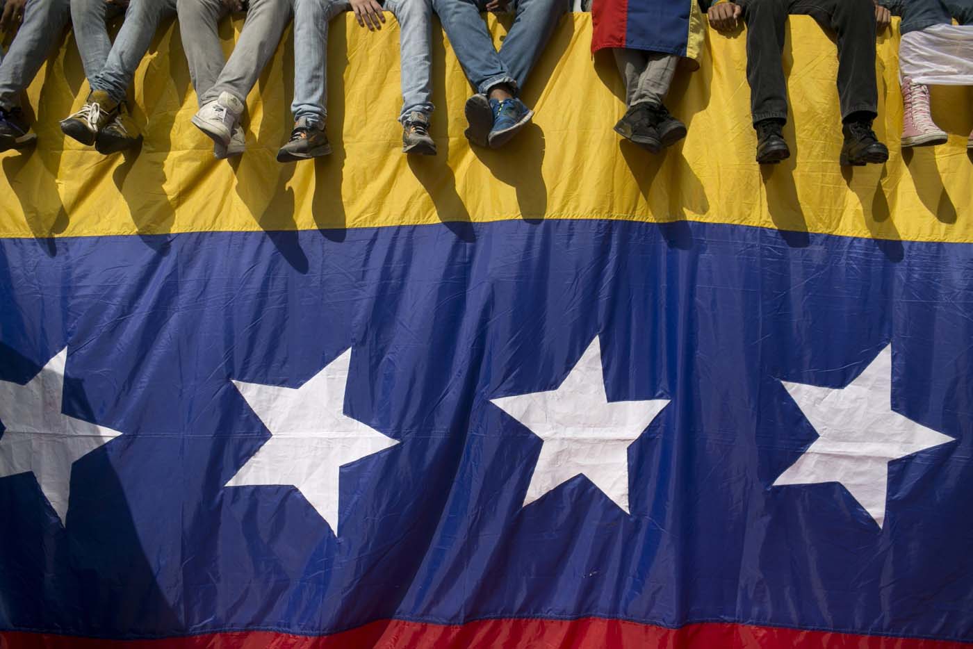 Oposición suspende juicio político a Maduro pero hay dudas si negociará su salida del poder
