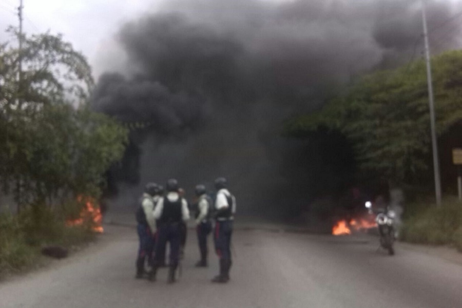 Quemaron cauchos en Puerto Cabello por cortes eléctricos