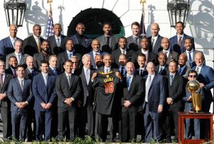 Obama homenajea a campeones de la NBA