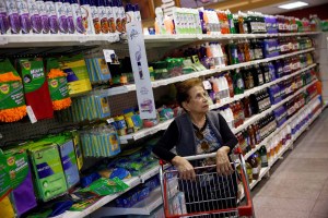 Capacidad de compra de los venezolanos refleja involución del sueldo