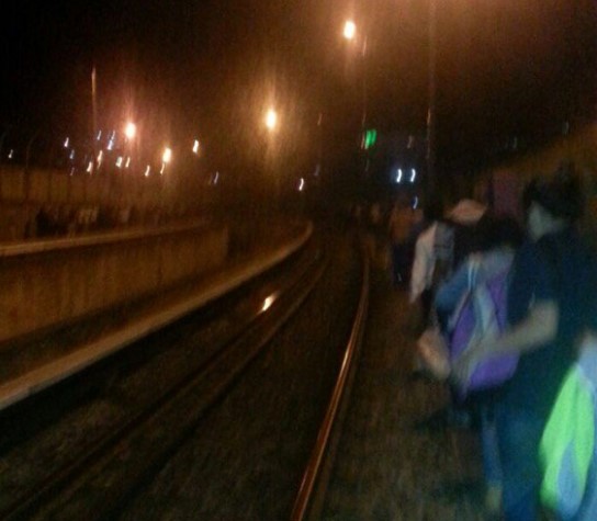 Así fue el caos en el Metro de Caracas la noche del lunes