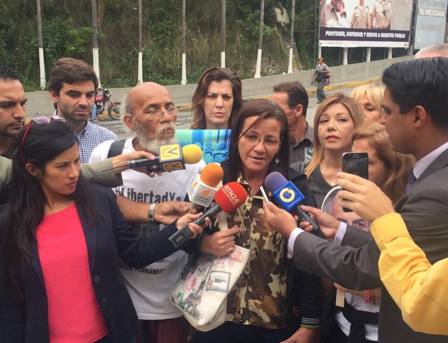 Continúan abusos a DDHH: Madre de Bassil Dacosta solidaria con presos políticos en huelga de hambre