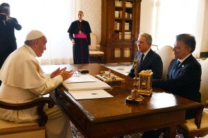 El Papa insta a Santos y Uribe al diálogo sincero en este momento histórico (Comunicado)
