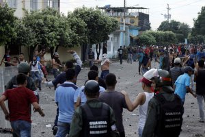 Maduro informa que hay al menos 300 detenidos tras disturbios, entre ellos militantes de VP y PJ
