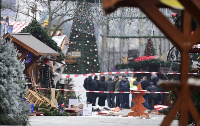 A view of the Christmas market near the Kaiser-Wilhelm-Gedaechtniskirche (Kaiser Wilhelm Memorial Church), the day after a terror attack, in central Berlin, on December 20, 2016. German police said they were treating as "a probable terrorist attack" the killing of 12 people when the speeding lorry cut a bloody swath through the packed Berlin Christmas market. / AFP PHOTO / Tobias SCHWARZ