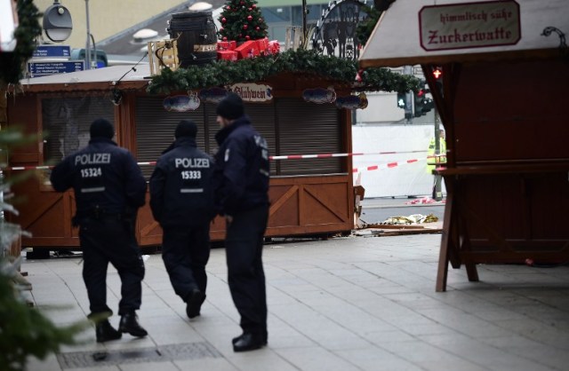 Police patrols the area near Christmas market naer the Kaiser-Wilhelm-Gedaechtniskirche (Kaiser Wilhelm Memorial Church), the day after a terror attack, in central Berlin, on December 20, 2016. German police said they were treating as "a probable terrorist attack" the killing of 12 people when the speeding lorry cut a bloody swath through the packed Berlin Christmas market. / AFP PHOTO / Tobias SCHWARZ