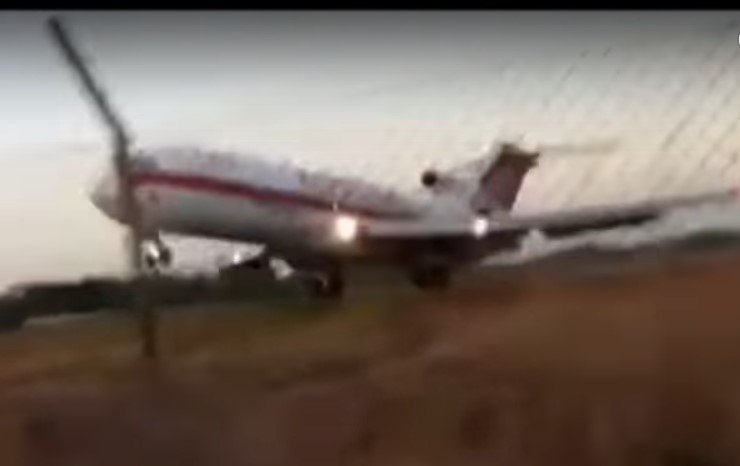 ¡IMPACTANTE! Mira el momento exacto en que el avión colombiano se estrella (VIDEO)