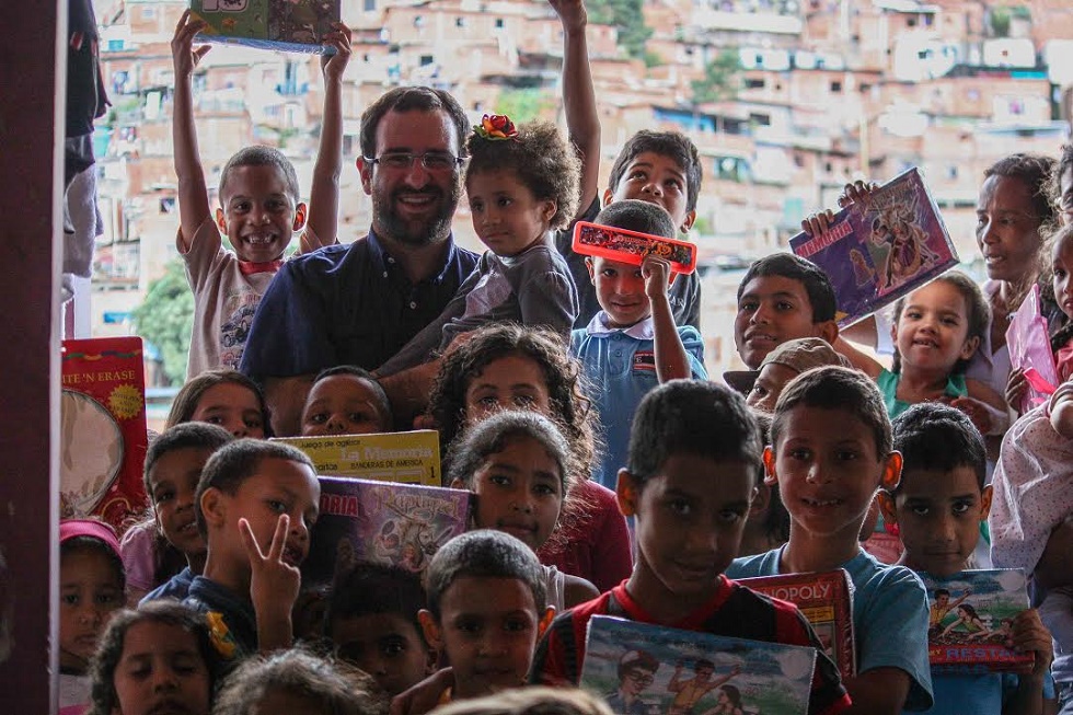 Brian Fincheltub: Más de 6 mil niños en Sucre recibieron juguetes