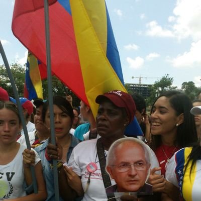 Negra Rosaura: Maduro nos quiere comiendo fusiles
