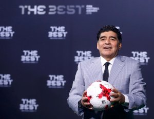 Messi no es mucho mejor que Cristiano Ronaldo, dice Maradona