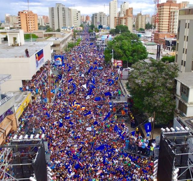 Multitudinaria concentración  Manuel Rosales 20170112 1