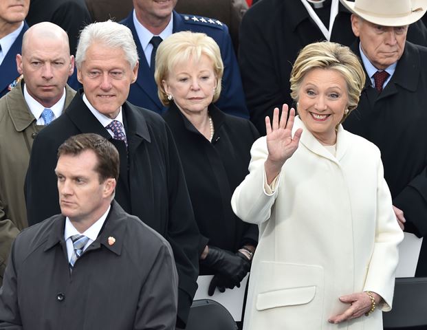 El descarado buceo de Bill Clinton a Melania Trump que Hillary pilló