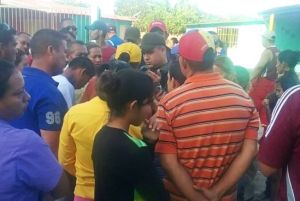 Comunidad Kariña trancó por horas vía a El Tigre para conseguir una bolsa del Clap