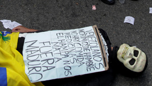 Sin comida, ni medicinas y full hampa: El “muerto simbólico” del #23Ene es venezolano (FOTO)
