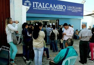 Cobro de comisiones administrativas frustra a usuarios de casas de cambio en Táchira