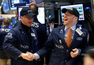 Promedio industrial Dow Jones supera marca histórica de 20.000 puntos