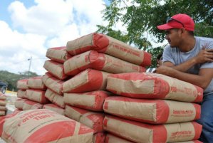 Trabajadores piden revisar precios del cemento para misiones