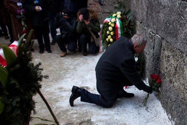 Survivor places flowers at the "death wall" in the former Nazi German concentration and extermination camp Auschwitz-Birkenau in Oswiecim, Poland January 27, 2017, to mark the 72nd anniversary of the liberation of the camp by Soviet troops and to remember the victims of the Holocaust. Agency Gazeta/Kuba Ociepa/via REUTERS ATTENTION EDITORS - THIS IMAGE WAS PROVIDED BY A THIRD PARTY. EDITORIAL USE ONLY. POLAND OUT. NO COMMERCIAL OR EDITORIAL SALES IN POLAND